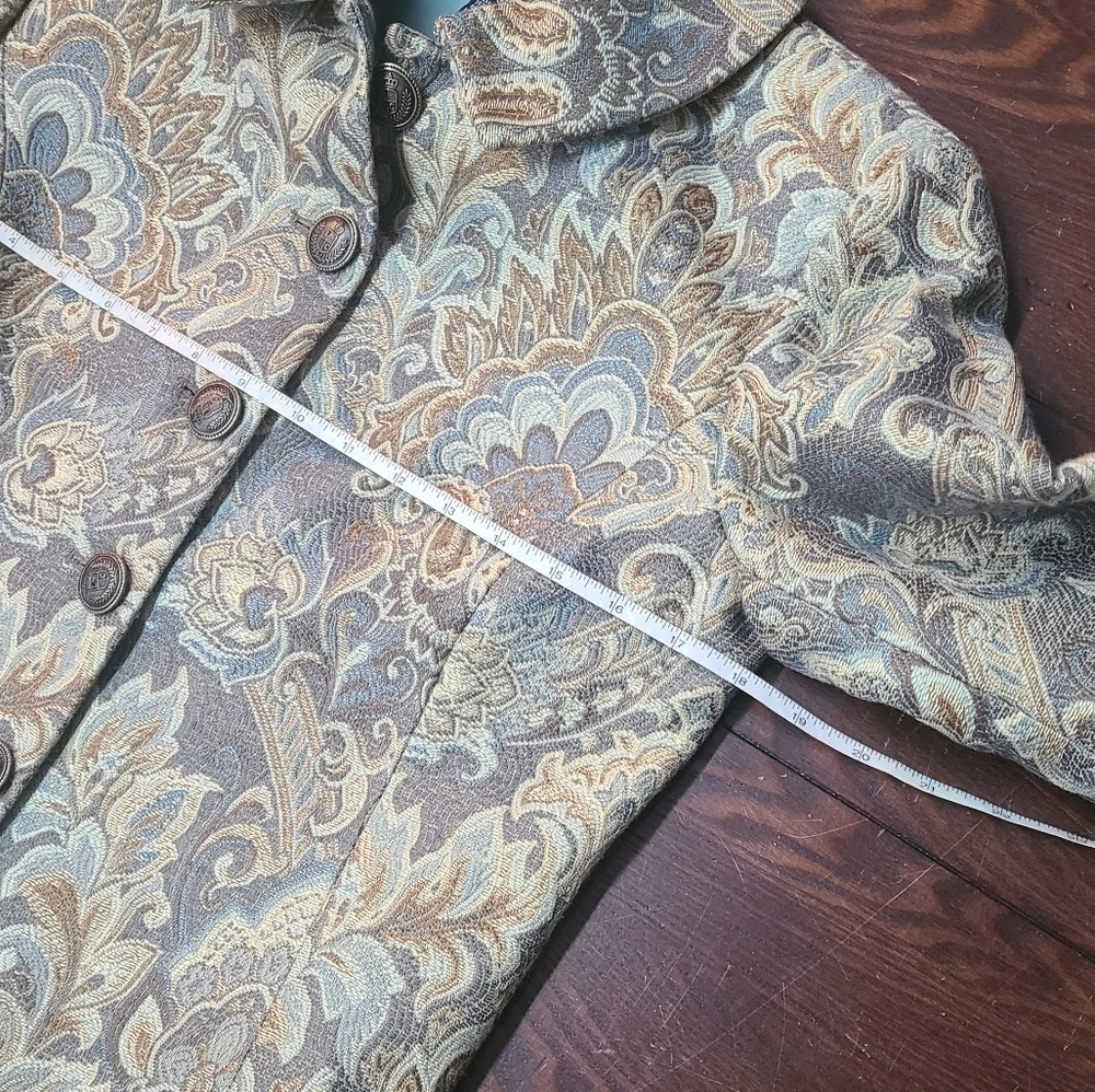 Focus 2000 Button Down - Picture 7 of 14